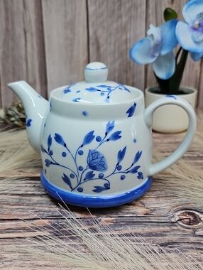 VINTAGE HAND-PAINTED BLUE FLORAL PORCELIAN TEA POT